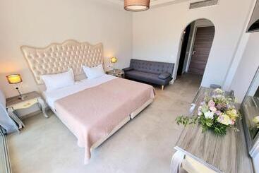 Enjoy Lichnos Bay Village, Camping, Hotel & Apartments