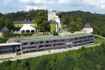 Hotel Schatz.kammer Burg Kreuzen