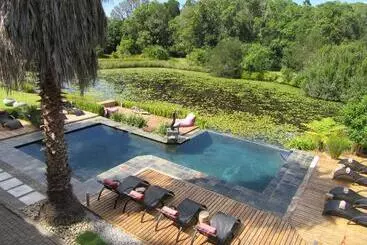 Hotel Lily Pond Country Lodge