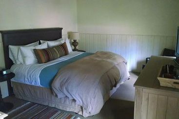 Hotel Vasquez Creek Inn