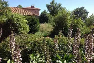 Nocleg ze śniadaniem Domaine Charente Glamping Familyroom Le Jardin With External Toilet & Shower House & Outdoor Kitchen