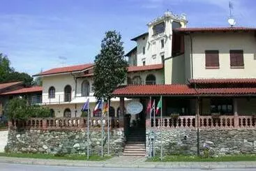 ホテル Ristorante Taverna Verde