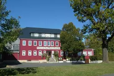 Hotelli Zum Roten Hirsch Im Grünen Wald