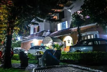 هتل Kashmir Lodge