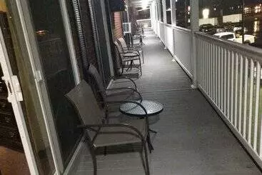 Hotelli Colonial Brick Inn & Suites