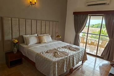 Aparthotel Luisa By The Sea Suites & Sea Fronts