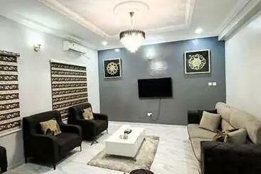 پانسیون Grays Suite Cozy Mini Flat By Jaynice Homes