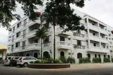 מלון דירות Vivere Condominium