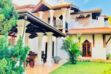 Bed and Breakfast Villa Khiara Sumali