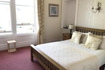 تختخواب و صبحانه Alba House