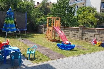 تختخواب و صبحانه Mida