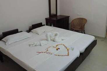 פונדק Dreams Beach Resort