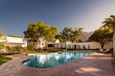 بنسيون Leeu House