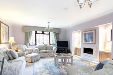 住宿加早餐  Ayuda House