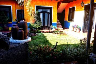 Casa Chikita Bed & Breakfast