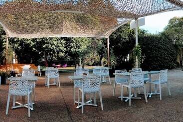 Le Mas Des Quintrands Manosque Motel De Charme