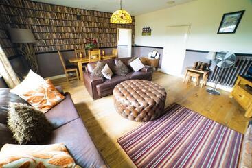 פנסיון Old Hall House, Nec