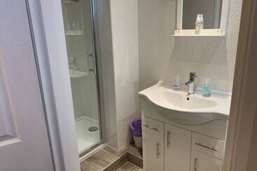 The Village Inn And Kirtle House B&b