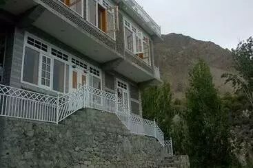هتل Hunza Holiday Inn