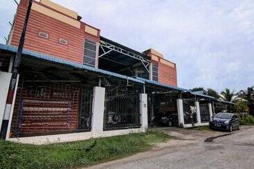 호텔 Oyo 92111 Dinda Homestay Syariah