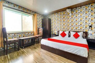 ホテル The Amar Grand Mall Road