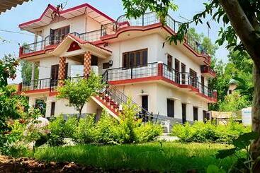 リゾートホテル Villa Dharamshala By Snow Biscuit