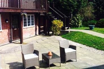 Отель The Charlton Inn