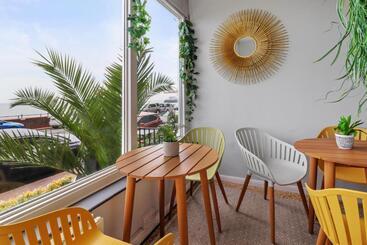 مبيت وإفطار Beach Front Guest House