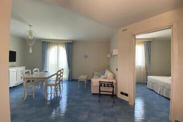 فندق Baia Delphis Resort