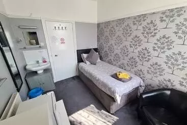 Pension (Hôtel basse catégorie) The Roslyn Guest House