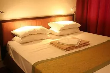 Red Inn Court   Hostel