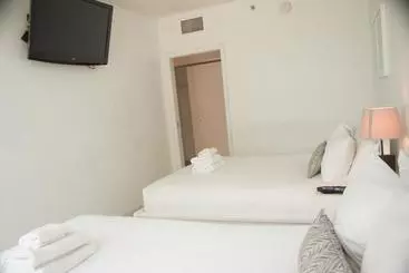 Collins Apartments By Design Suites Miami