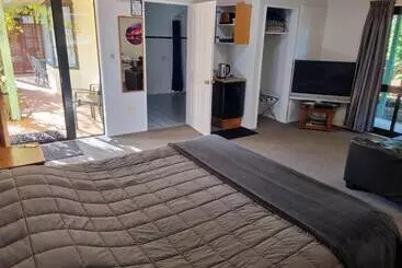 Glenalvon Lodge Motel