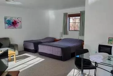 Glenalvon Lodge Motel