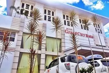 ホテル Grand City Batu