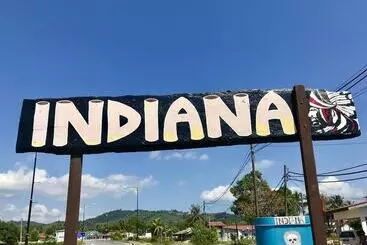 ユースホステル Indiana Cafe And Beds