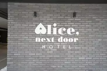 مُتل Hwagok Alice Next Door