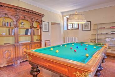 اقامتگاه Inviting 6 Bed House In Brindisi