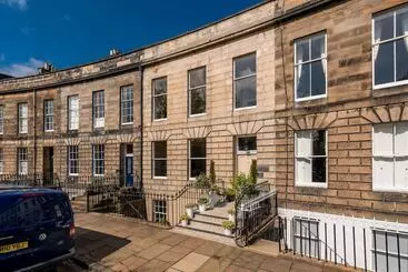 Pensione Crescent House
