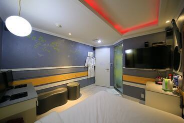 汽车旅馆  Hwagok Cello