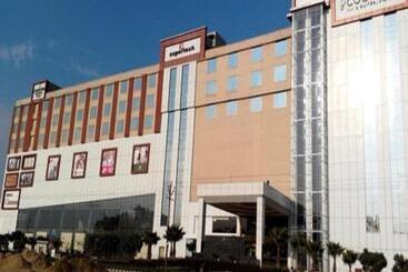 فندق Country Inn & Suites By Radisson Meerut