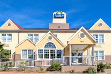 Hotel Days Inn and Suites Sugar Land Stafford