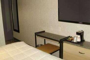 Отель Rodeway Inn Near Jfk Airport