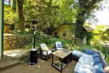 The 1883 Peabody House Bed & Breakfast