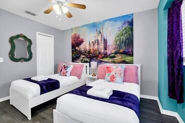 کلبه Colorful Harm Home, W/ Game Room And Cozy Pool Area