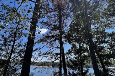 Lake View Two Bedroom, Two Bath Loft, Log Sided Cottage With Private Hot Tub Overlooking Lake Ouachi