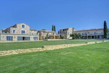 ホテル Domaine De Privadière & Spa