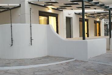 Aparthotel Eantos Studios And Suites