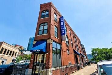 מלון דירות Handicap Accessible! Your Comfort Is Key At This Unique Property   747 Lofts Cabin 102 By Redawning