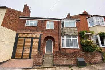 Private Apartment   Free Wifi, Parking, No Deposit